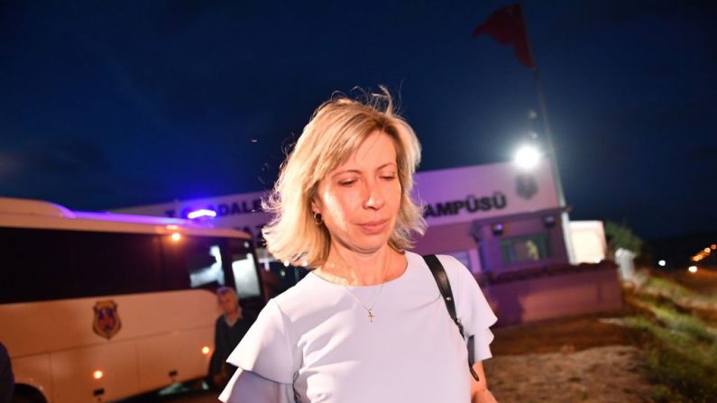 Norine Brunson, l'épouse du pasteur américain Andrew Brunson, quitte le palais de justice après le procès de son mari à Aliaga, au nord d'Izmir, le 7 mai 2018. Le pasteur dirigeait une église et a été arrêté par les autorités turques en octobre 2016. S'il est reconnu coupable, il risque jusqu'à 35 ans de prison. Photo BULENT KILIC / AFP / Getty Images.