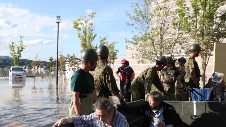 Des inondations causées par de fortes pluies à Kurashiki, préfecture d'Okayama, le 8 juillet 2018.   Photo STR/AFP/Getty Images.