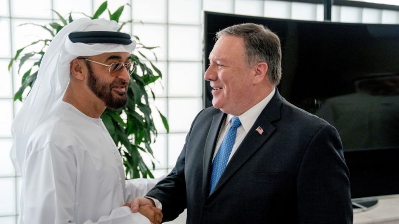 Le prince héritier d'Abu Dhabi, le cheikh Mohammed bin Zayed Al Nahyan a rencontré Pompeo  suite à son voyage en Corée du Nord, au Japon, au Vietnam, en Afghanistan. Photo ANDREW HARNIK / AFP / Getty Images.