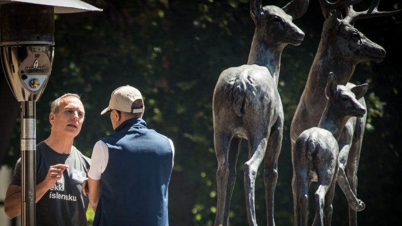 Chaque mois de juillet, certains des hommes d'affaires les plus riches et les plus puissants du monde issus des médias, de la finance, de la technologie et des sphères politiques convergent vers le Sun Valley Resort pour la conférence exclusive d'une semaine. Photo par Drew Angerer / Getty Images.