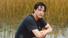 En découvrant ce qui se cache derrière la vie difficile de Keanu Reeves… on voit une grande âme