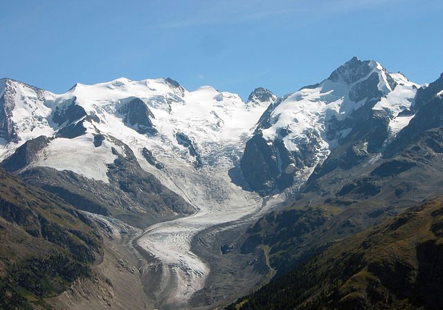 Le glacier Morteratsch est le plus grand glacier de la chaîne de la Bernina. Il se situe dans le canton des Grisons en haute-Engadine en Suisse. De Andreas Handschin Wikipédia.