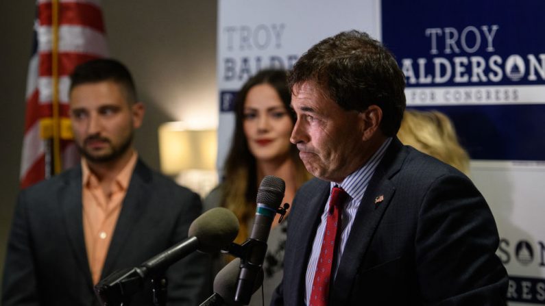 07 août 2018 : le candidat républicain au Congrès Troy Balderson prononce son discours de victoire lors de sa soirée électorale. Photo de Justin Merriman / Getty Images.