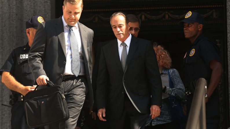 Le 8 août 2018. Le républicain Chris Collins sort d’un tribunal de New York après avoir été accusé de délit d'initié. Photo de Spencer Platt / Getty Images.