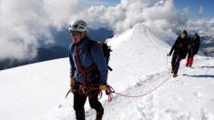 France : les gendarmes empêchent un groupe de Lettons d’aller planter leur drapeau sur le mont Blanc