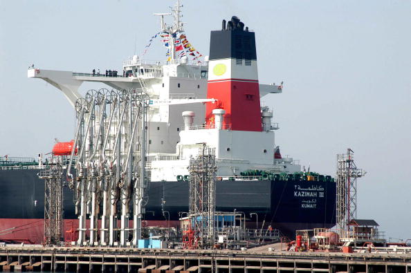 Vue générale du pétrolier Kazimah III, au port d’Ah-Ahmad, à 30 km au sud de la ville de Koweït. Le nouveau pétrolier de 317 000 tonnes métriques est arrivé au Koweït pour son voyage inaugural. Photo YASSER AL-ZAYYAT / AFP / Getty Images.