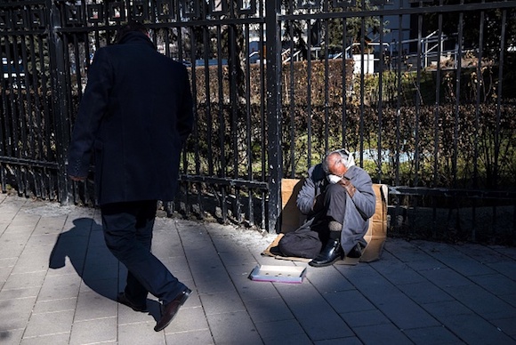 À Besançon il est interdit de mendier.     (Photo : ARMEND NIMANI/AFP/Getty Images)