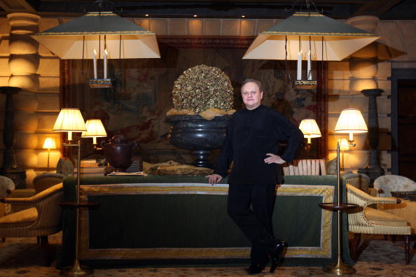 Le chef français Joël Robuchon, le chef le plus étoilé du monde avec un total de 24 étoiles dans le Guide de la France 2008 pose à l'Hôtel Métropole Monte-Carlo, le 29 décembre 2008 à Monaco. Photo VALERY HACHE / AFP / Getty Images.