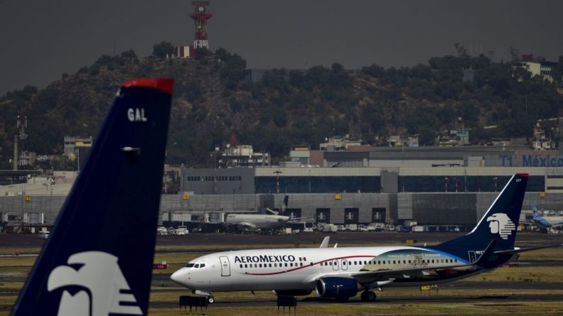 L'activation des toboggans aurait permis l'évacuation des passagers avant le début de l'incendie. Photo PEDRO PARDO / AFP / Getty Images.