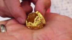 Une bague romaine vieille de 1 800 ans a été découverte en Angleterre par un homme utilisant un détecteur de métal