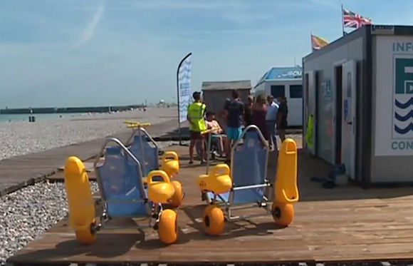 Les fauteuils "Tiralo" pour personnes handicapées (Capture d’écran France3 Normandie YT)