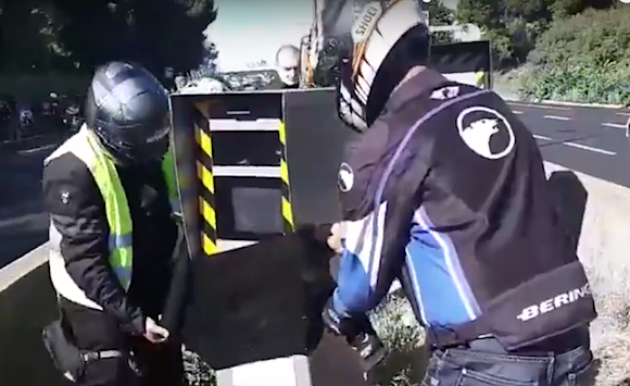 Les motards en colère à Avignon. (Capture d’écran France Bleu YouTube)