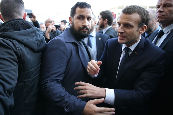 Alexandre Benalla, 26 ans, démis de ses fonctions de sécurité auprès du président Macron le 20 juillet dernier, est mis en examen après avoir été filmés en train de frapper des manifestants le 1er mai à Paris. La commission d'enquête sénatoriale cherche notamment à déterminer précisément les missions qu'a exercées Alexandre Benalla à l'Elysée. (Photo : STEPHANE MAHE/AFP/Getty Images)