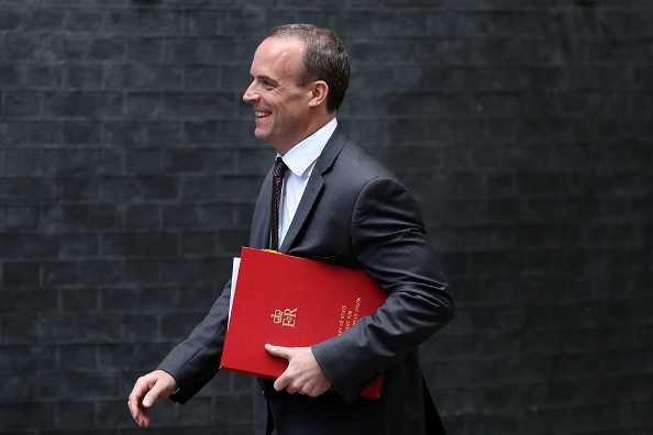 Le ministre conservateur du Brexit Dominic Raab. Il avait activement fait campagne en faveur d'une sortie de l'UE au référendum sur le Brexit de juin 2016.   (Photo : DANIEL LEAL-OLIVAS/AFP/Getty Images)