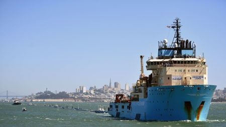 L’extracteur Ocean Cleanup quitte San Francisco pour nettoyer le Pacifique de ses plastiques