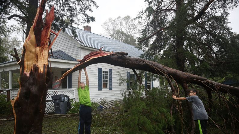 L'ouragan Florence frappe le long de la côte de la Caroline du Nord et de la Caroline du Sud, entraînant des vents violents et des pluies abondantes. Photo de Joe Raedle / Getty Images.