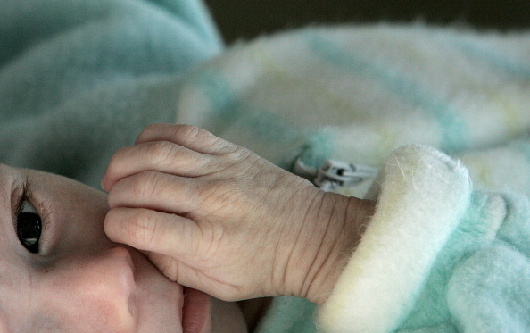 Violences sur un nourrisson en Isère : le petit garçon a vraisemblablement été victime de violences ayant entraîné sa mort.
(MAXIM MARMUR/AFP/Getty Images)( photo non contractuelle).