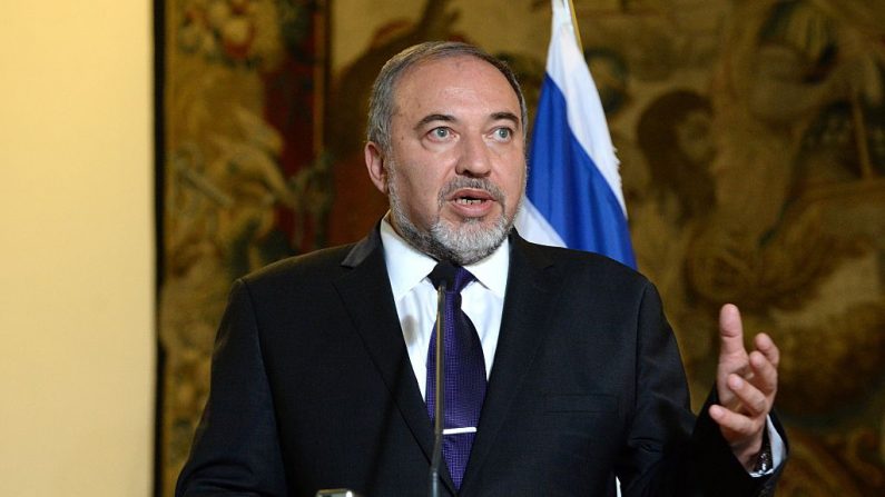 Le ministre israélien des Affaires étrangères, Avigdor Lieberman « Le Gazaoui qui participe à des actions terroristes détériore ses conditions de vie » dit-il. Photo MICHAL CIZEK / AFP / Getty Images.