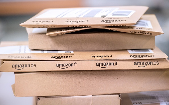 Selon Wall Street Journal, des salariés d'Amazon, via des intermédiaires, vendent des données internes et autres informations confidentielles à des marchands qui commercialisent leurs produits sur le site du géant américain. (Photo : PHILIPPE HUGUEN/AFP/Getty Images)