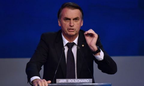 Le candidat brésilien à la présidentielle, Jair Bolsonaro (PSL), s'exprime lors du premier débat présidentiel avant l'élection du 7 octobre, à la chaîne de télévision Bandeirantes à Sao Paulo, Brésil, le 9 août 2018. (NELSON ALMEIDA/AFP/Getty Images)