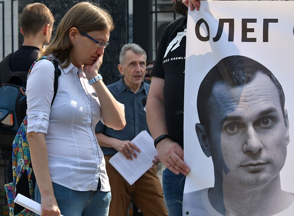 -Le cinéaste ukrainien Oleg Sentsov, toujours détenu, fait parti des finalistes du prix Sakahrov . Photo GENYA SAVILOV / AFP / Getty Images.