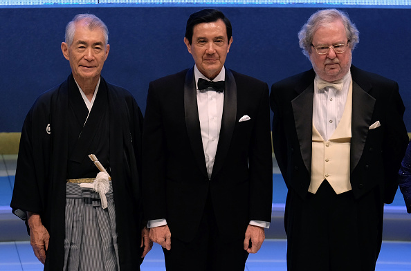 -Le jury a déclaré le 1er Octobre 2018, James P Allison des États-Unis et Tasuku Honjo du Japon Lauréat du prix Nobel de médecine 2018 pour la recherche qui a révolutionné le traitement du cancer. Photo SAM YEH / AFP / Getty Images.