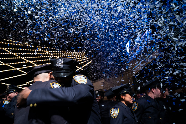 Le New York City Police Department (NYPD)  salue son premier week-end sans fusillade depuis 1993. (Photo : Drew Angerer/Getty Images)