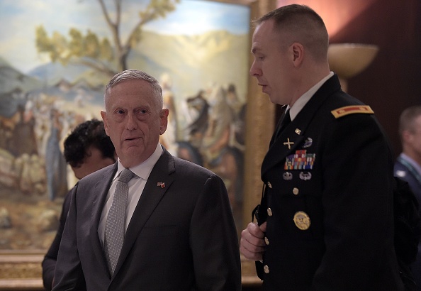 -Le secrétaire américain à la Défense, James Mattis, lors de l'ouverture du dialogue du 14ème Institut international d'études stratégiques à Manama dans la capitale bahreïnienne, Manama, le 26 octobre 2018. Photo STR / AFP / Getty Images.