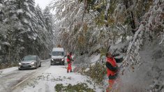 Neige-verglas : 17 départements en vigilance orange, 950 personnes bloquées sur les routes