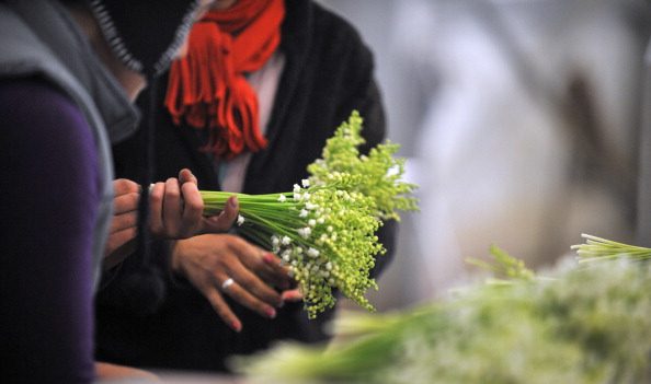 Dordogne : une collégienne de 14 ans vend du muguet pour faire un don à la SPA