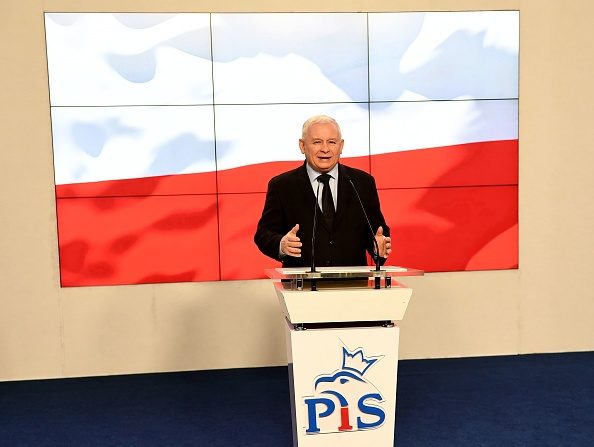 Jaroslaw Kaczynski, chef du parti de Droit et Justice (PiS) au pouvoir en Pologne, a vu dans le résultat de dimanche "un bon signe annonciateur pour les législatives", prévues dans un an, tout en appelant ses troupes "travailler dur d'ici là". (Photo : JANEK SKARZYNSKI/AFP/Getty Images)