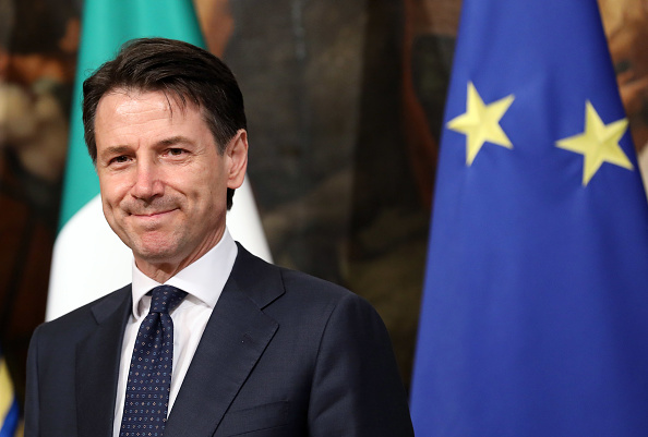 Le chef du gouvernement, Giuseppe Conte, lors d'une rencontre avec la presse étrangère à Rome, a souligné que "Nous ne sommes pas une bande de têtes brûlées. Si nous avions adopté une loi de finances différente, nous serions entrés en récession". (Photo : Elisabetta Villa/Getty Images)