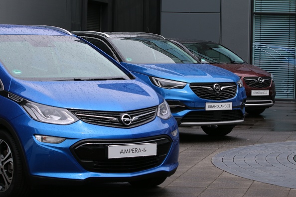 Les voitures Opel en exposition au siège social d'Opel à Ruesselsheim, dans l'ouest de l'Allemagne.   (Photo : YANN SCHREIBER/AFP/Getty Images)