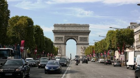 Les Champs-Élysées promettent d’être « la plus grande terrasse de France » le 19 mai