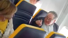 Vidéo : un homme monte à bord d’un avion de Ryanair et lance une panoplie d’insultes racistes contre une passagère