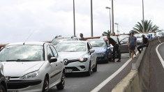 « Gilets jaunes »: une vingtaine de barrages à La Réunion, tir en l’air d’un conducteur