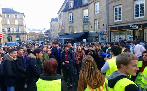 Rassemblements des lycéens avec les 'Gilets jaunes". (Capture d'écran Twitter@MarineLeGoff)