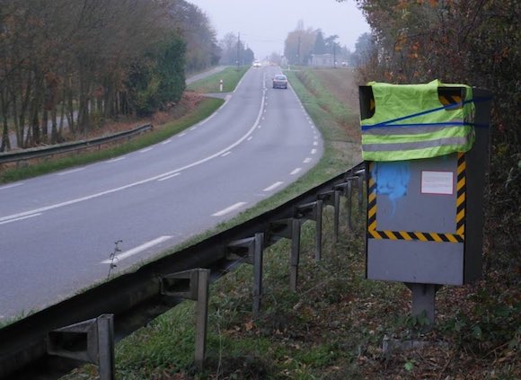 Les radars sont-ils ciblés par les "Gilets jaunes" ? (Capture d'écran Twitter@jeancroisrien)