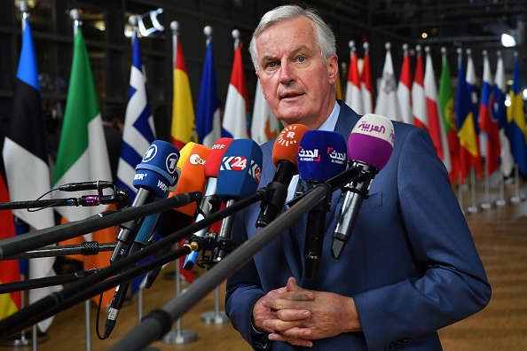 -Le négociateur en chef de l'UE, Michel Barnier, répond aux journalistes à son arrivée au Conseil européen de Bruxelles octobre 2018. La Première ministre britannique Theresa May doit prononcer un discours devant un sommet des dirigeants de l'Union européenne au cours duquel les négociations sur le Brexit devraient être au centre des préoccupations. Photo BEN STANSALL / AFP / Getty Images.