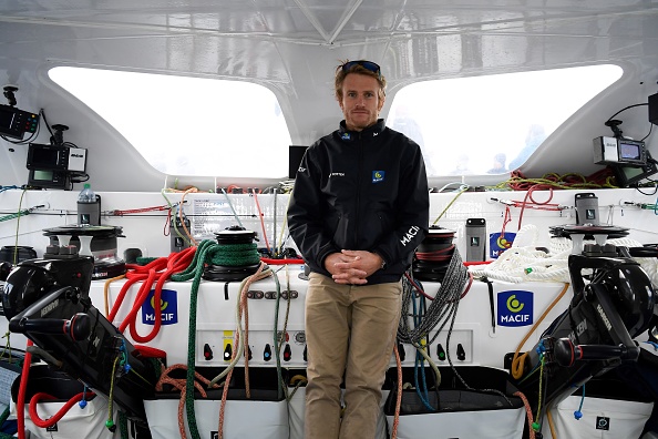 -Le skipper français François Gabart pose à l'intérieur de son multicoque de catégorie Ultime 'Macif' à Saint-Malo, dans l'ouest de la France, le 29 octobre 2018, quelques jours avant le départ de la course en voilier solo de la Route du Rhum. Photo DAMIEN MEYER / AFP / Getty Images.