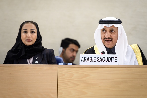 -Bandar bin Mohammed Al-Aiban, président de la Commission des droits de l'homme d'Arabie saoudite, prononce un discours devant le Conseil des droits de l'homme des Nations Unies. Des pays réunis aux Nations Unies à Genève examine le bilan des droits en Arabie saoudite, confrontée à un flot de condamnations internationales et sur le meurtre du journaliste Jamal Khashoggi. Photo FABRICE COFFRINI / AFP / Getty Images.