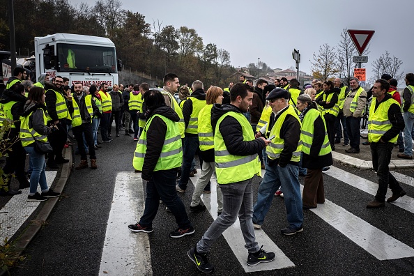 Manifestation des « Gilets jaunes » le samedi 17 novembre 2018 à Givors. (JEAN-PHILIPPE KSIAZEK/AFP/Getty Images)