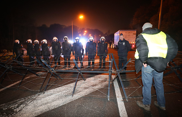 Forces de l'ordre et "Gilets jaunes".      (Photo : VIRGINIE LEFOUR/AFP/Getty Images)