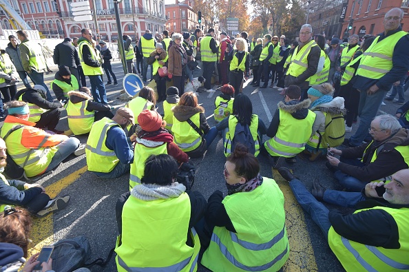 Des "Gilets jaunes" sur la place Wilson à Toulouse, le 24 novembre 2018. (PASCAL PAVANI/AFP/Getty Images)