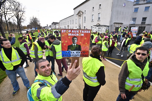 Des gilets jaunes à Rochefort, le 24 novembre 2018. (XAVIER LEOTY/AFP/Getty Images)