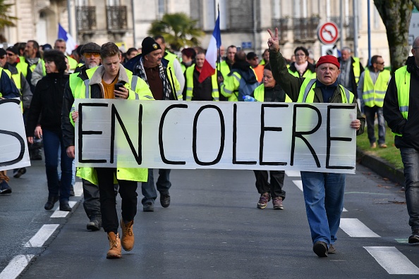        Les 'Gilets jaunes" poursuivent le mouvement. (Photo : XAVIER LEOTY/AFP/Getty Images)