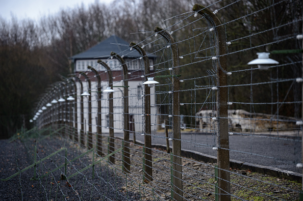 -L'Allemagne s'efforce d'identifier les derniers suspects en vie et de juger ceux qui sont encore aptes à comparaître. Photo by Jens Schlueter/Getty Images.