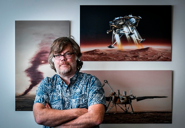 -Investigateur principal  sur la mission InSight de la NASA, Philippe Lognonne,un français,  lors d'une séance de photos le 27 avril 2018 à l'Institut de physique du globe de l'Université Paris Diderot à Paris. Photo STEPHANE DE SAKUTIN / AFP / Getty Images.