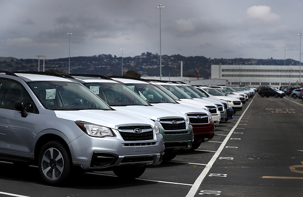 -Le président des États-Unis, Donald Trump, menace d'imposer des tarifs élevés sur les importations d'automobiles et a demandé au secrétaire américain au Commerce, Wilbur Ross, de déterminer si les importations d'automobiles pourraient être considérées comme une menace pour la sécurité nationale. Photo de Justin Sullivan / Getty Images.