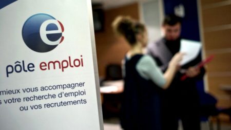 Pôle emploi d’Évreux : une chômeuse priée d’apporter son propre papier pour imprimer son CV